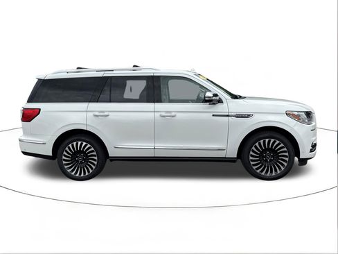Used 2021 Lincoln Navigator Black Label w/ Cargo Convenience Package AWD/4WD image 2