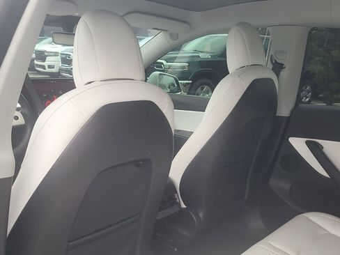 Used 2022 Tesla Model Y Performance AWD/4WD image 12