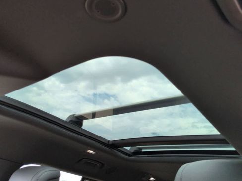 Certified 2024 Land Rover Defender 130 X-Dynamic SE AWD/4WD image 19