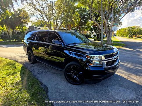Used 2018 Chevrolet Suburban LT image 9