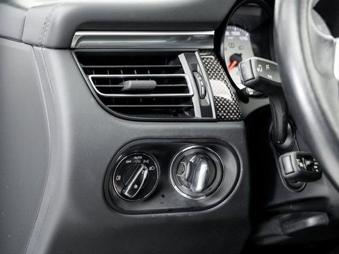 Used 2021 Porsche Macan GTS image 11