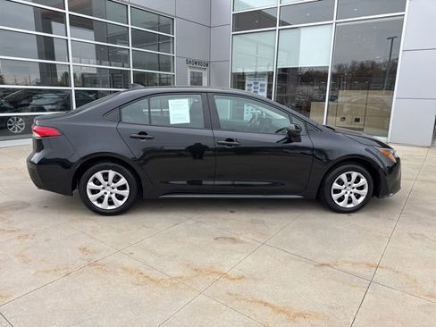 Used 2022 Toyota Corolla LE image 8