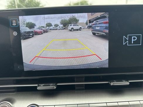 Used 2025 Hyundai Kona SEL FWD image 4