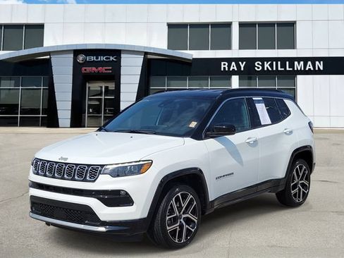 Used 2025 Jeep Compass Limited w/ Elite Group AWD/4WD image 4