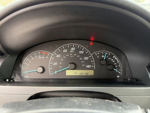 Used 2012 Toyota Camry L image 10