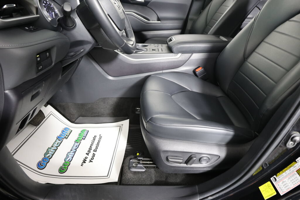 Used 2023 Toyota Highlander XLE AWD/4WD image 13