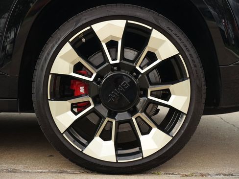 Used 2023 BMW XM image 32