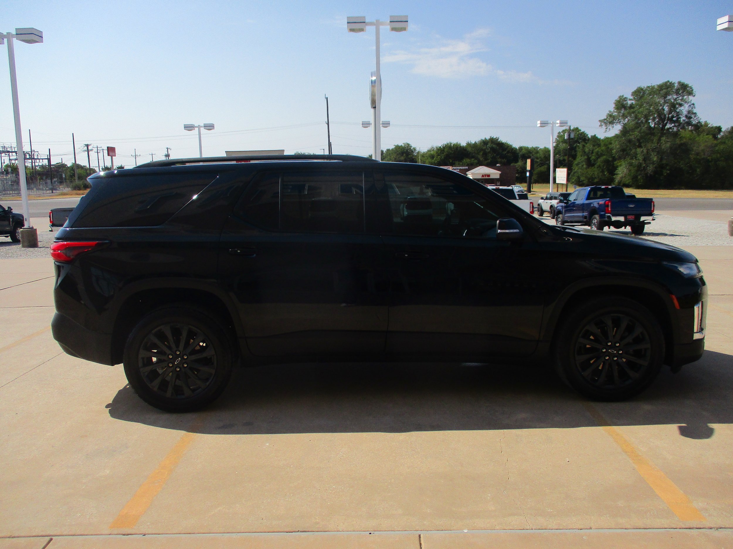 Used 2023 Chevrolet Traverse RS FWD image 9