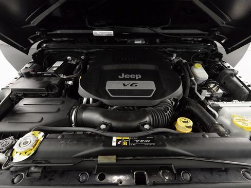 Used 2018 Jeep Wrangler Unlimited Sport image 37