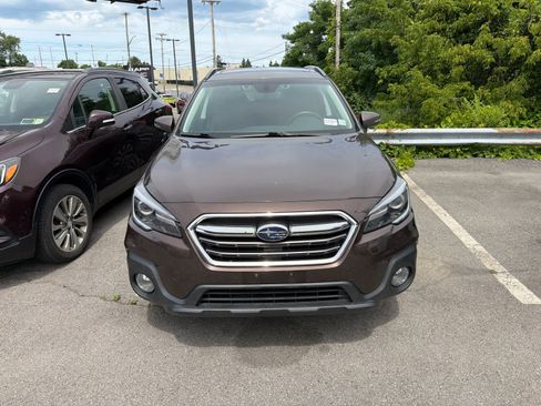 Used 2019 Subaru Outback 2.5i Touring AWD/4WD image 4
