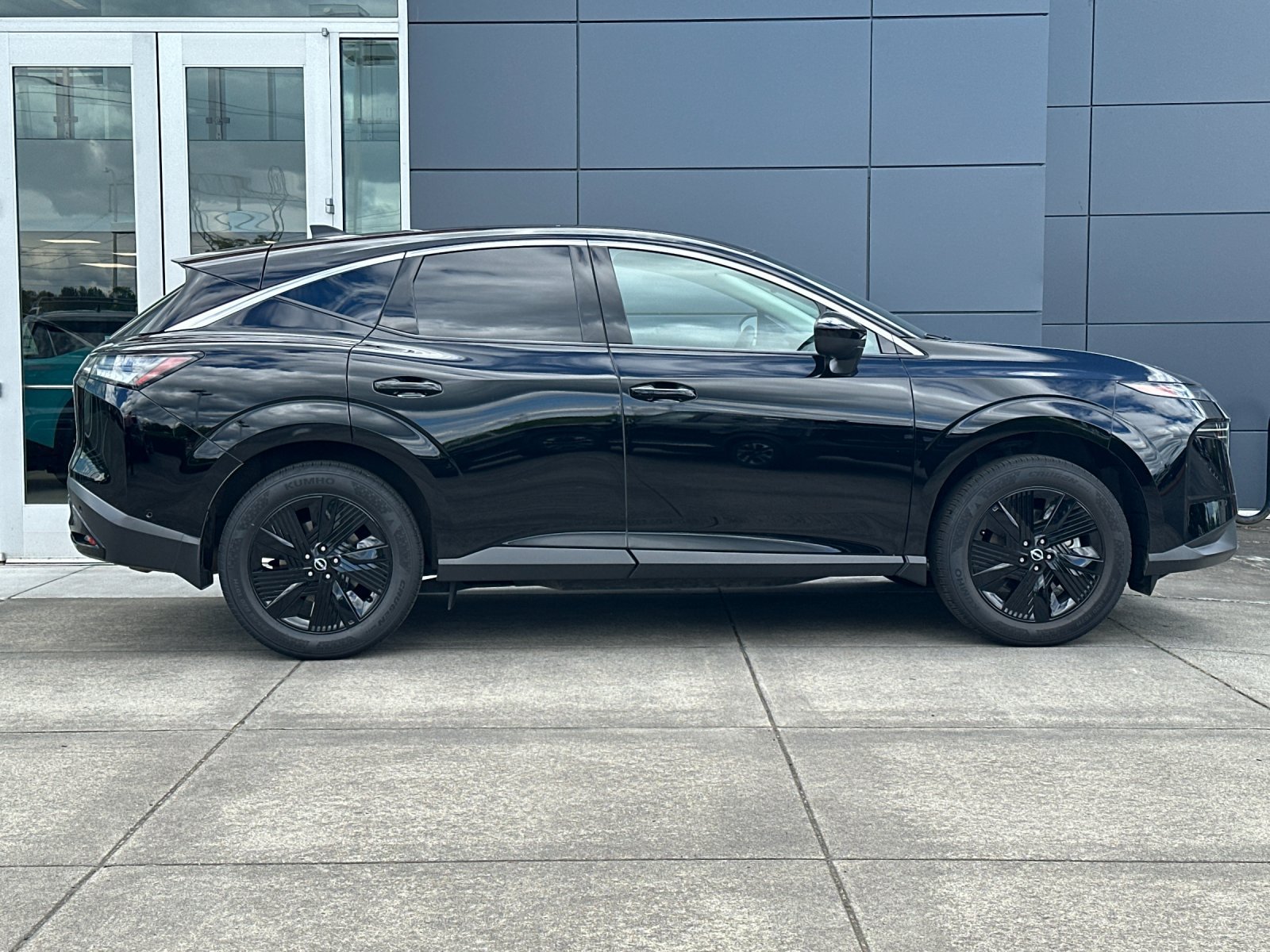 Certified 2025 Nissan Murano SV AWD/4WD image 3