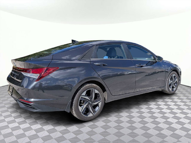 Used 2023 Hyundai Elantra SEL w/ Convenience Package FWD image 4