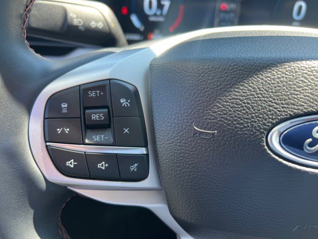 Used 2025 Ford Explorer Active AWD/4WD image 17