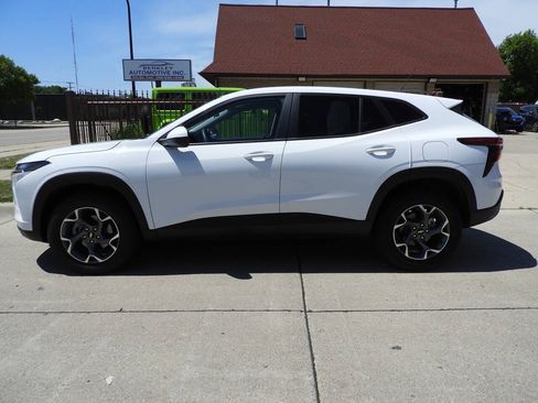 Used 2025 Chevrolet Trax LS w/ LS Convenience Package FWD image 7