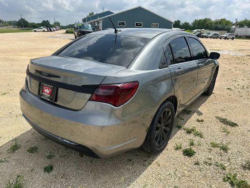 Used 2013 Chrysler 200 Touring FWD image 6