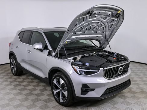 Certified 2025 Volvo XC40 B5 Plus image 31