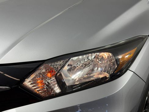 Used 2018 Honda HR-V EX image 11