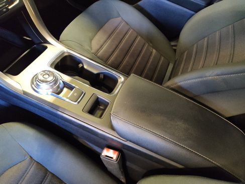 Used 2020 Ford Fusion SE image 26