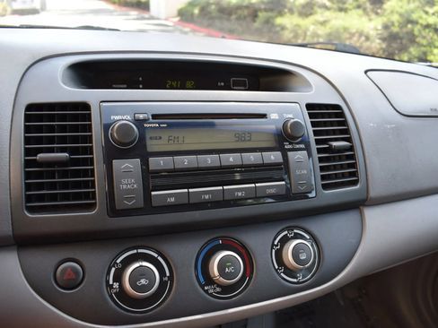 Used 2005 Toyota Camry LE image 12