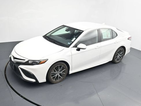 Used 2024 Toyota Camry SE FWD image 12