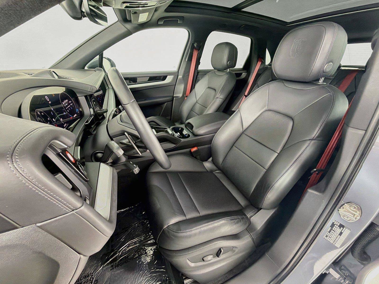 Used 2024 Porsche Cayenne S AWD/4WD image 5