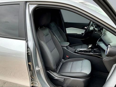 Used 2025 Chevrolet Trax LT w/ Driver Confidence Package FWD image 27