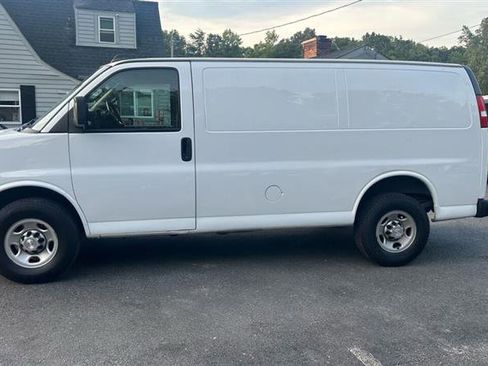 Used 2017 Chevrolet Express 2500 image 4