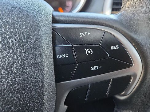 Used 2018 Jeep Grand Cherokee Limited image 18