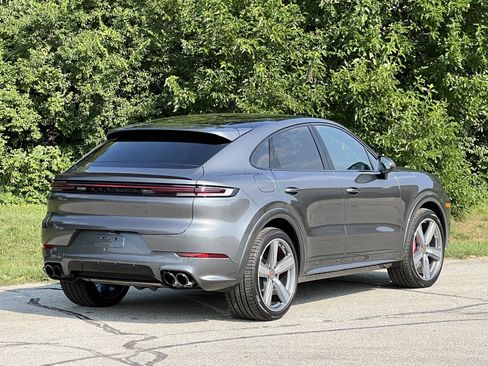 Certified 2025 Porsche Cayenne S image 6