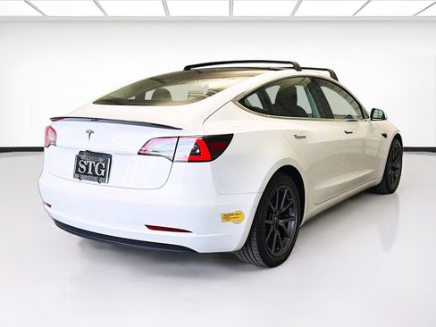 Used 2020 Tesla Model 3 Standard Range Plus image 4