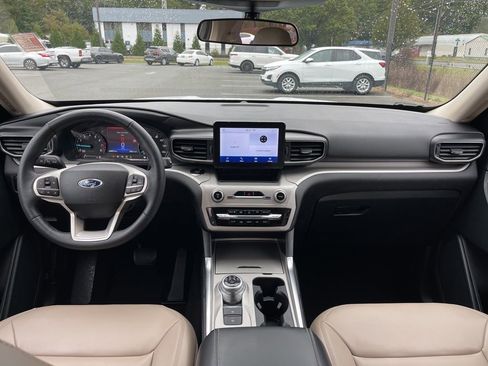 Certified 2024 Ford Explorer XLT w/ Equipment Group 202A image 8