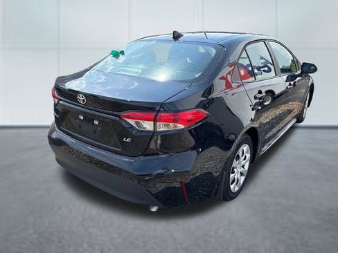 Used 2025 Toyota Corolla LE FWD image 4