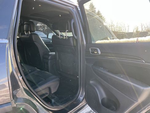 Used 2018 Jeep Grand Cherokee Limited image 32
