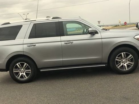 Used 2023 Ford Expedition Limited AWD/4WD image 9