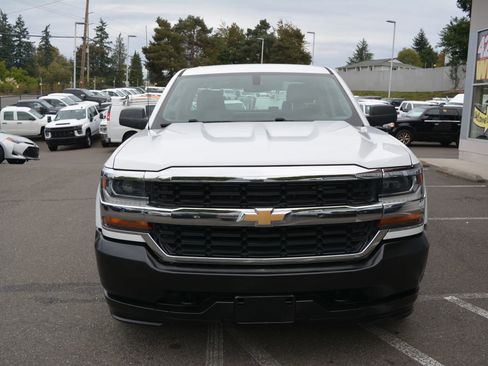 Used 2018 Chevrolet Silverado 1500 W/T w/ Trailering Package image 2