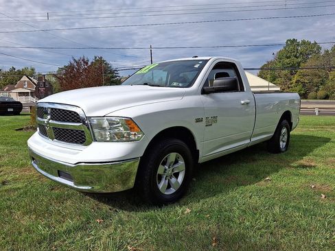 Used 2020 RAM 1500 Classic SLT image 3