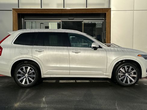 Used 2023 Volvo XC90 B5 Core w/ Climate Package image 9