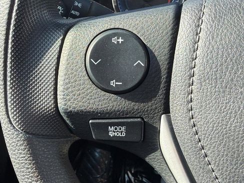 Used 2017 Toyota Corolla LE image 15