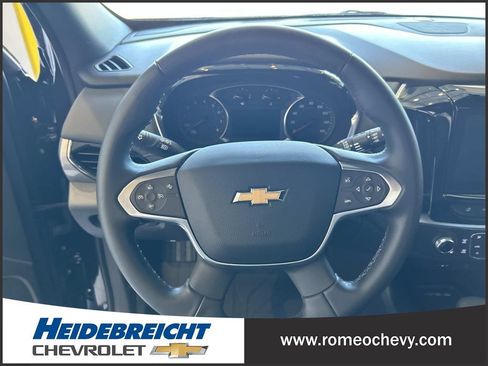 Used 2023 Chevrolet Traverse LT FWD image 18