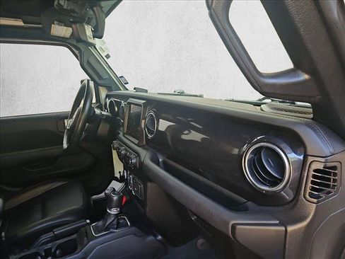Used 2023 Jeep Wrangler Unlimited Sahara AWD/4WD image 19