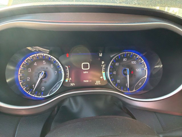 Used 2024 Chrysler Pacifica Touring-L FWD image 30