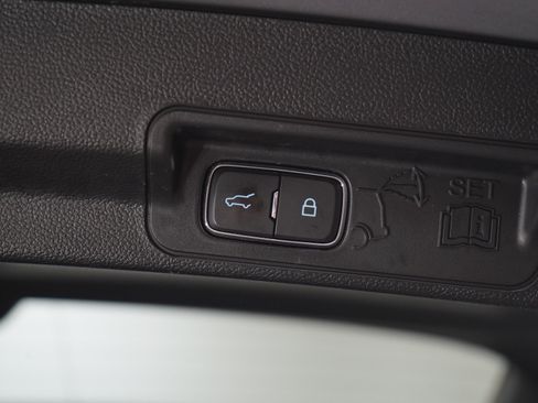 Used 2024 Ford Explorer XLT w/ Equipment Group 202A AWD/4WD image 17