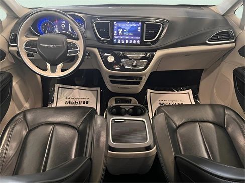 Used 2019 Chrysler Pacifica Limited image 20