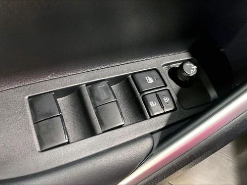 Certified 2024 Toyota Corolla Cross SE Hybrid w/ Moonroof Package image 40