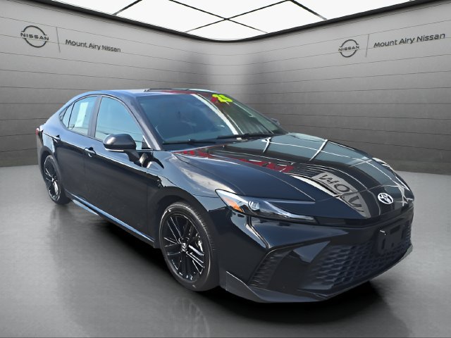 Used 2025 Toyota Camry SE FWD image 2