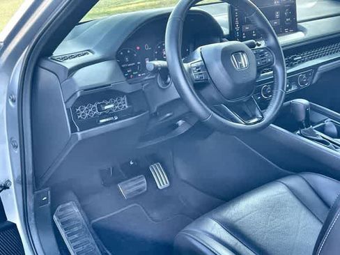 Used 2025 Honda Accord Sport image 3