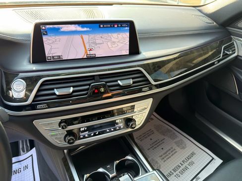 Used 2021 BMW 750i xDrive w/ Executive Package AWD/4WD image 25