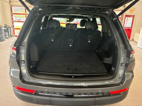 Used 2025 Jeep Grand Cherokee Altitude w/ Trailer Tow Package AWD/4WD image 15