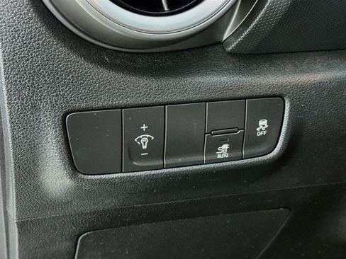 Used 2023 Hyundai Kona SE image 11