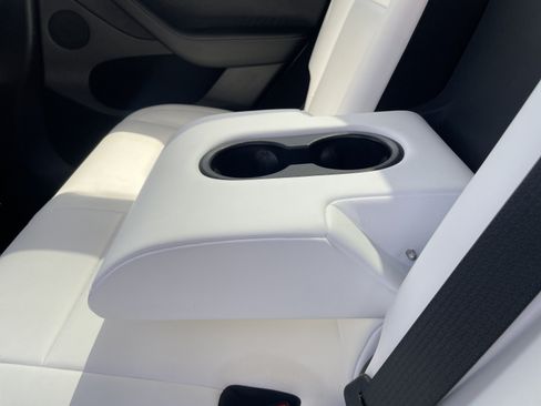 Used 2023 Tesla Model Y Long Range AWD/4WD image 23
